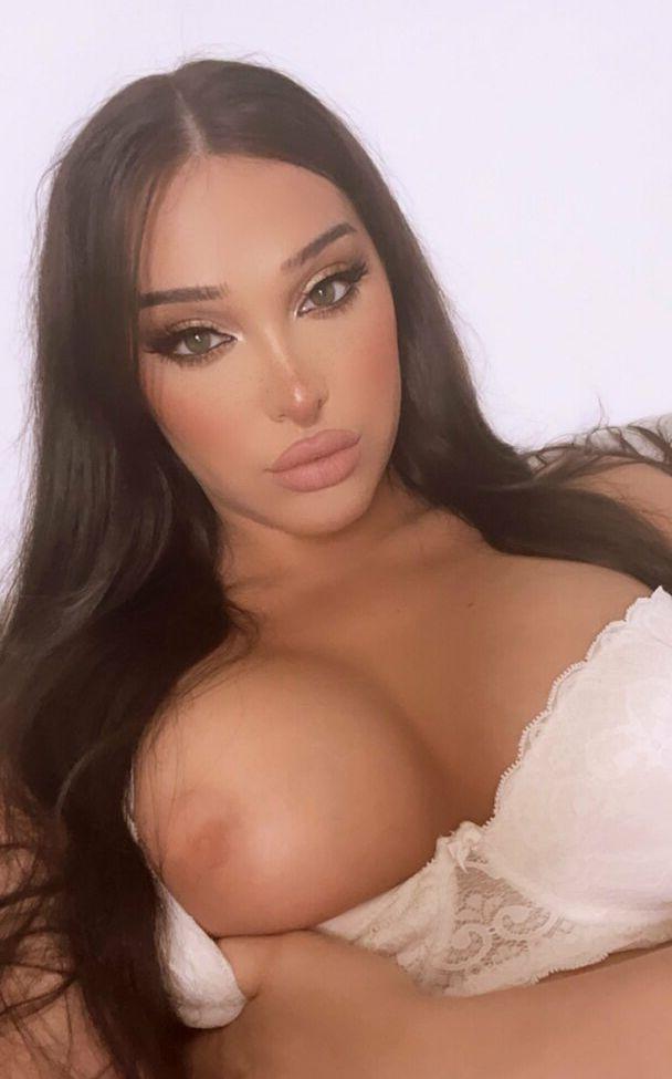 25P Ilialeya nude