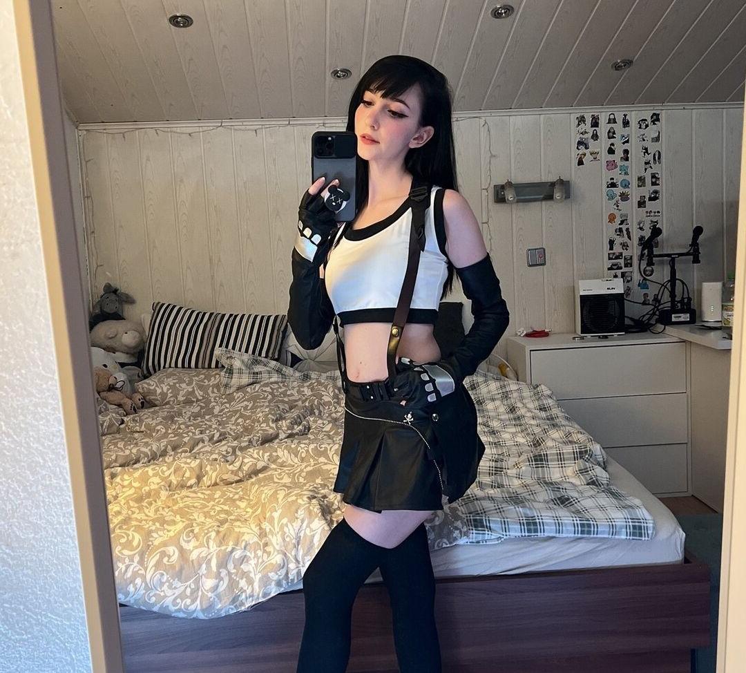 25P Nananightray nude