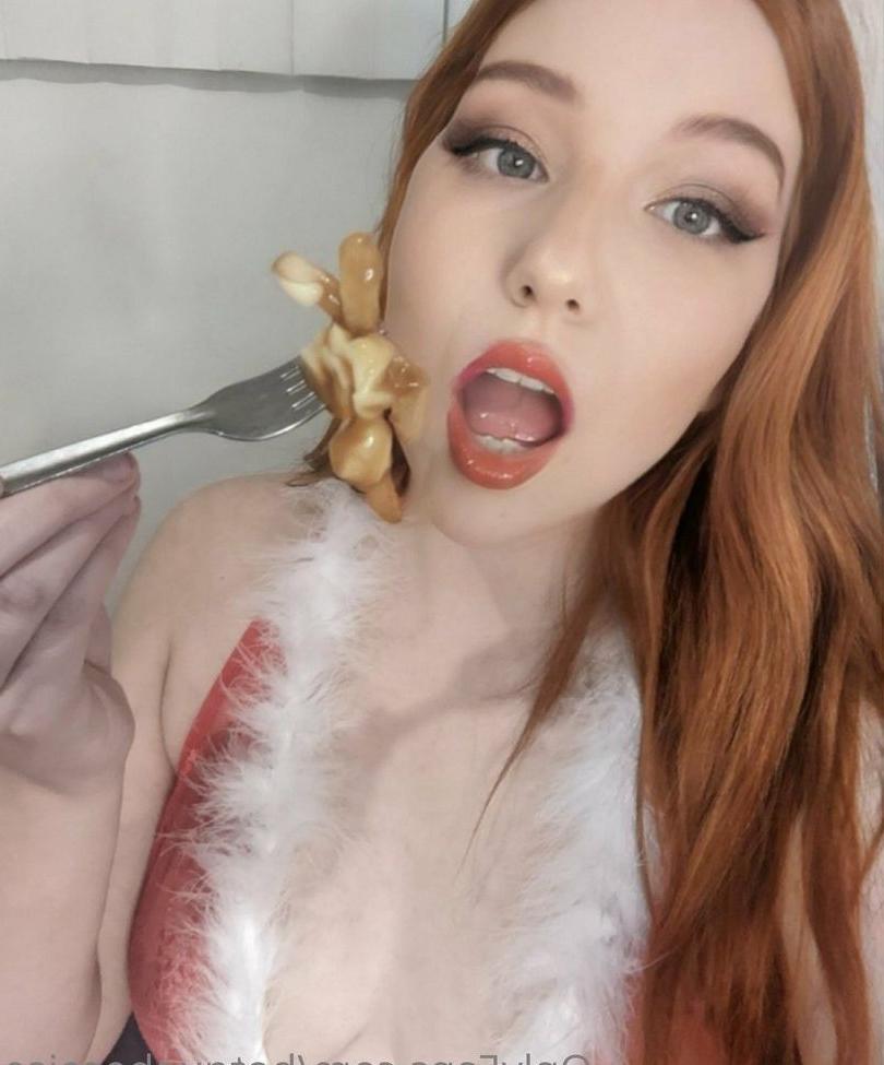 25P Delphine nude