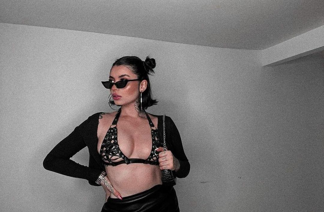 25P Alison Estrada nude