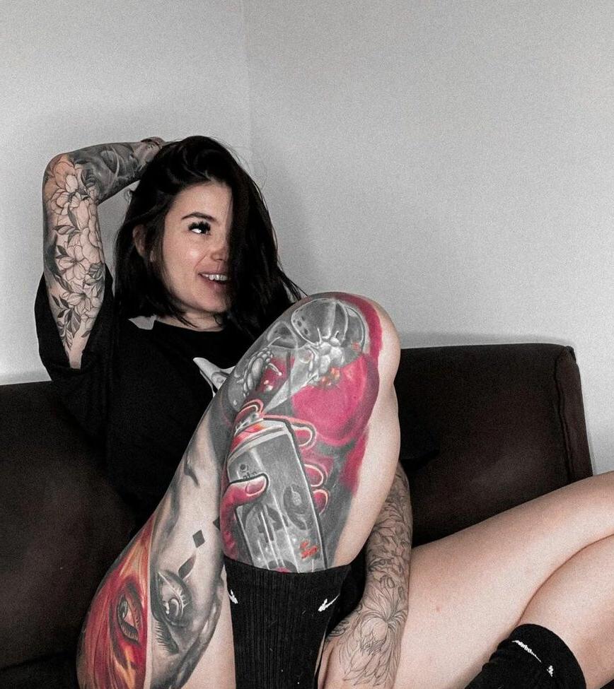 25P Alison Estrada nude