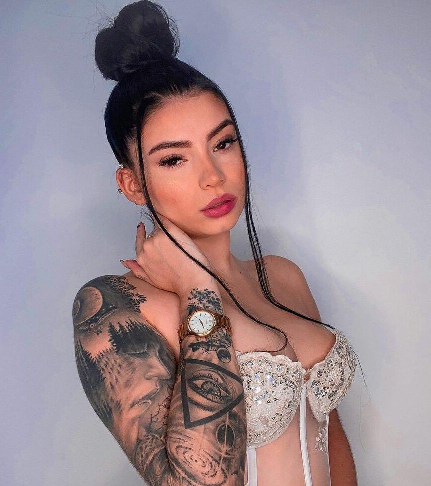 25P Alison Estrada nude