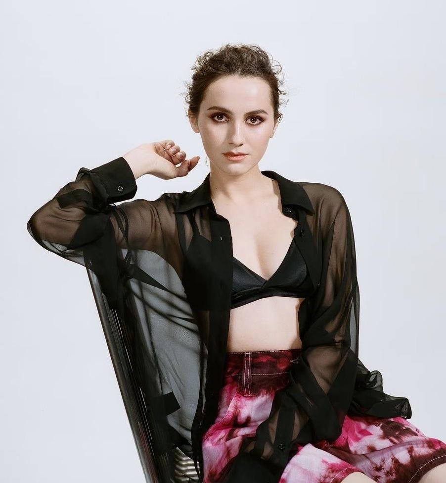 25P Maude Apatow nude