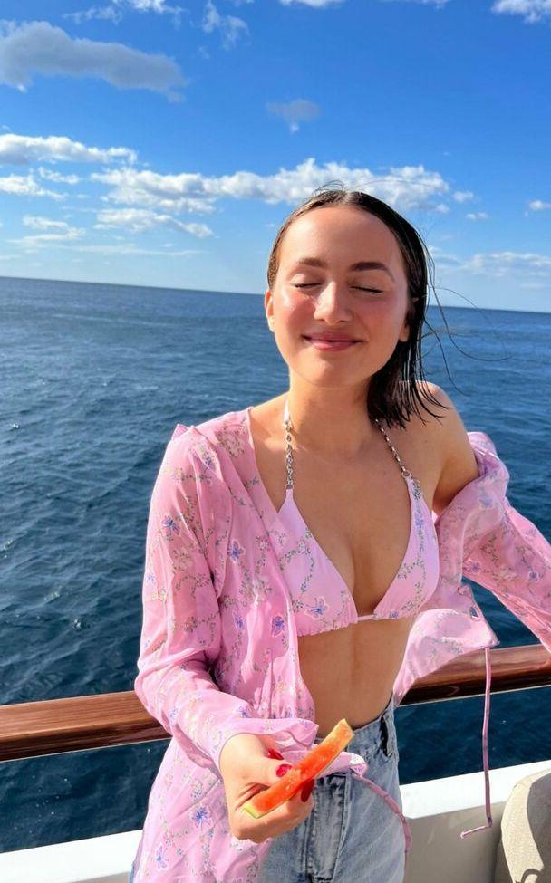 25P Maude Apatow nude
