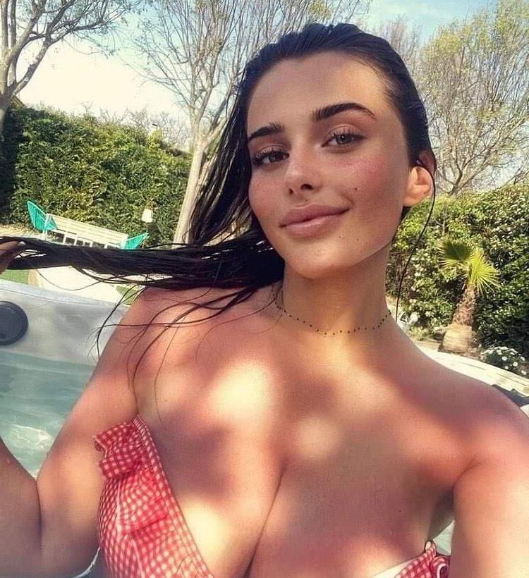 9P Caroline Baldini nude