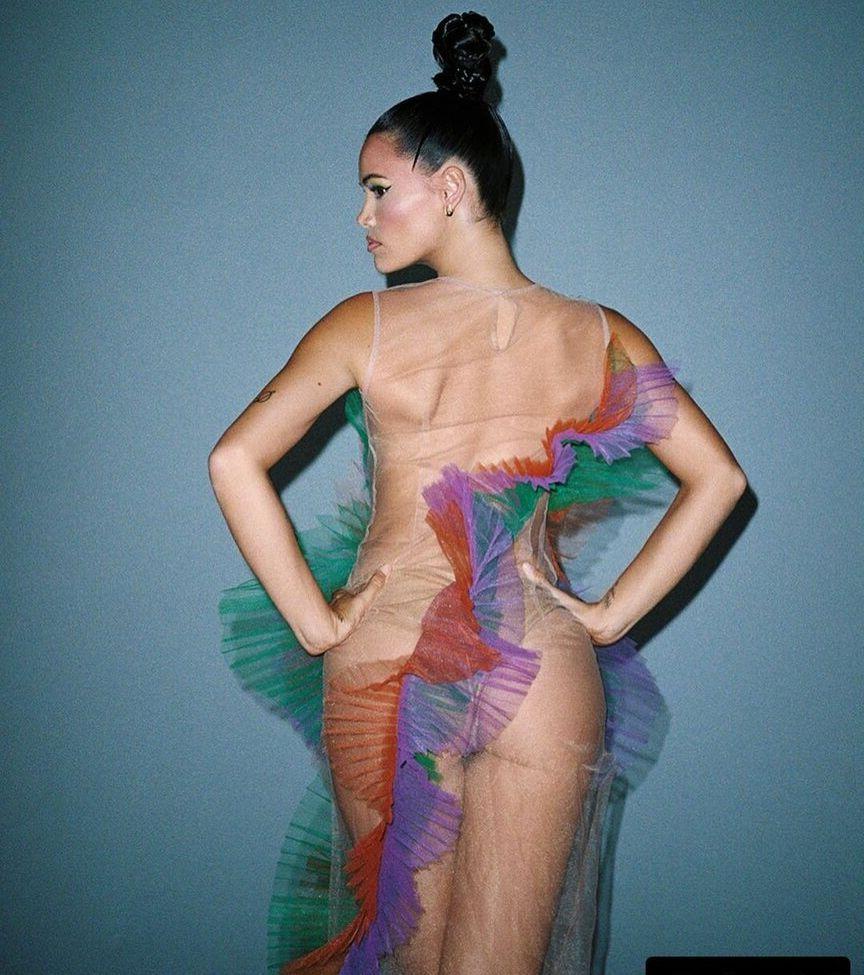 25P Sinéad Harnett nude