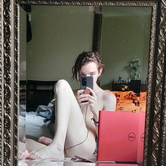 25P Bisectual nude