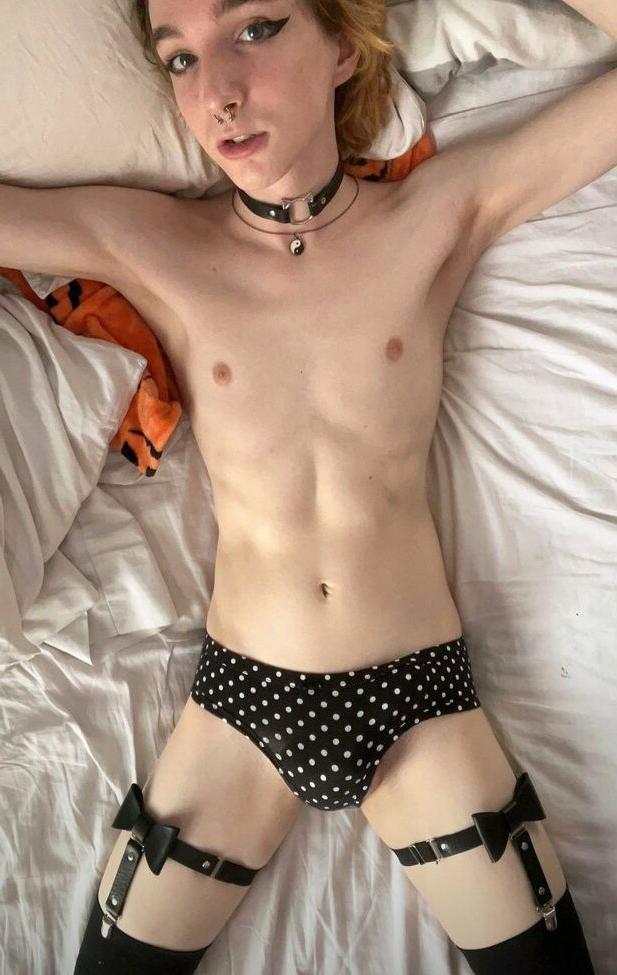 25P Bisectual nude