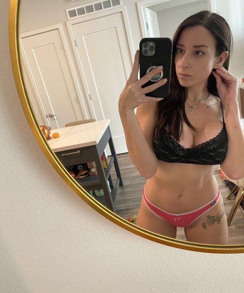 25P Steffanie Moyers nude