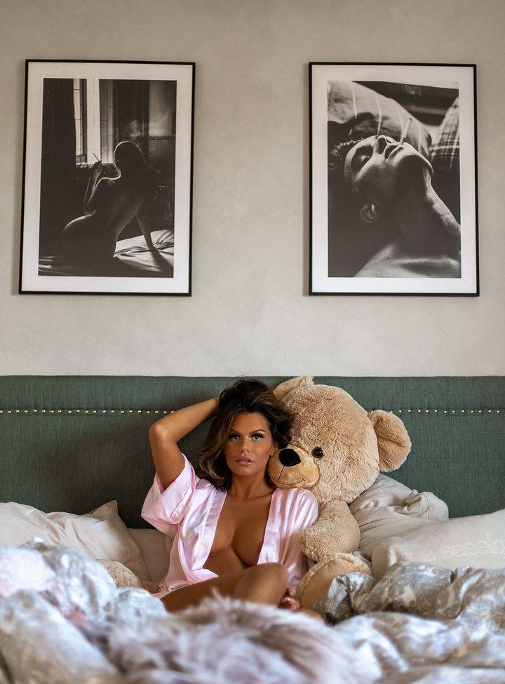 24P Emisecrets nude