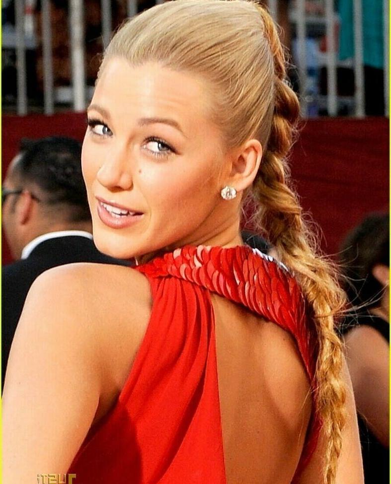 25P Blake Lively nude