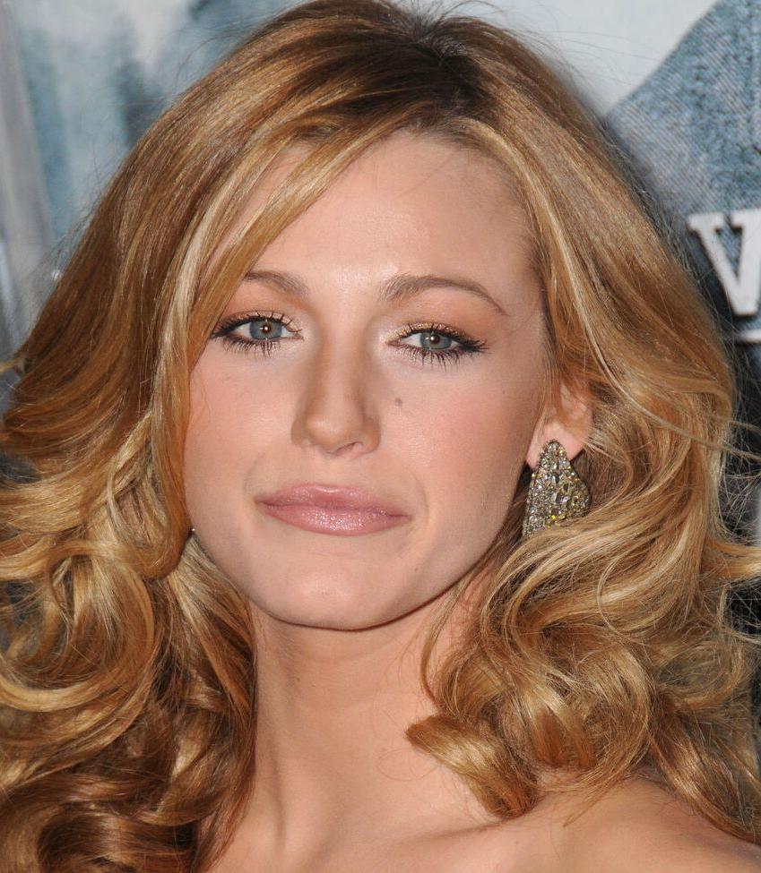 25P Blake Lively nude