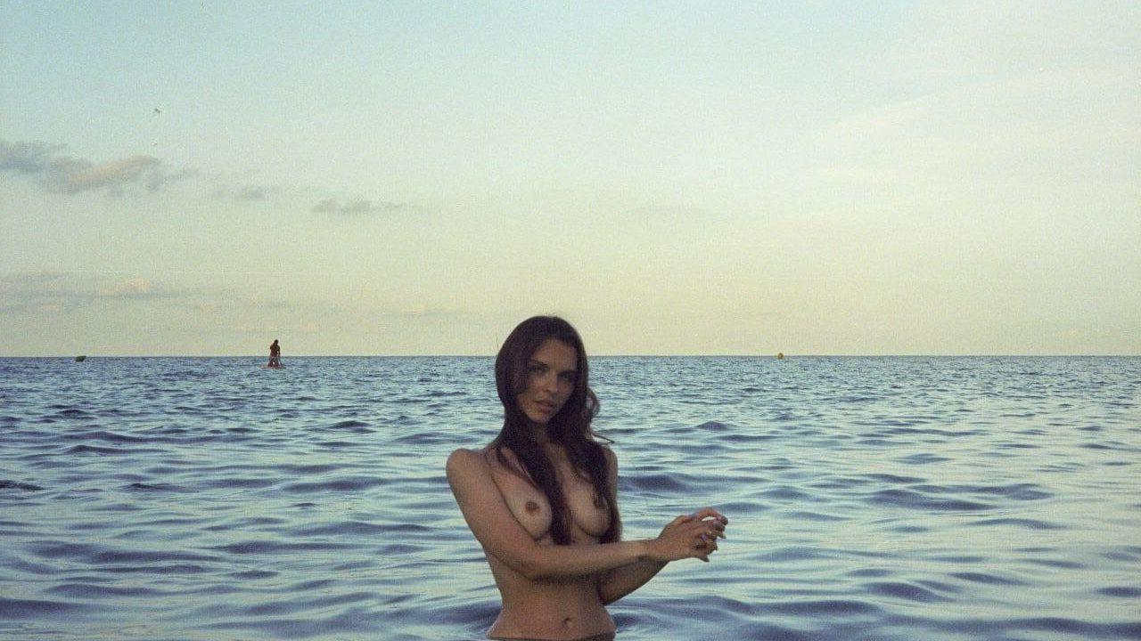25P Vika Mednis nude