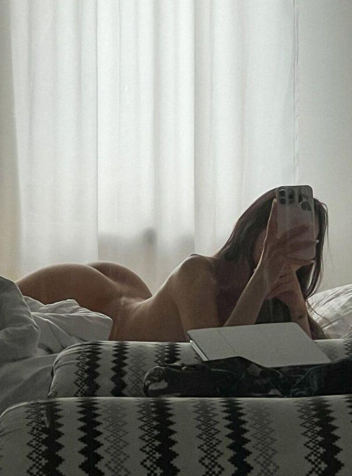 25P Vika Mednis nude