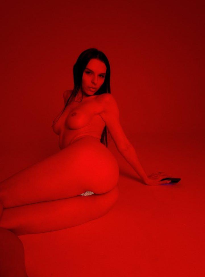 25P Vika Mednis nude