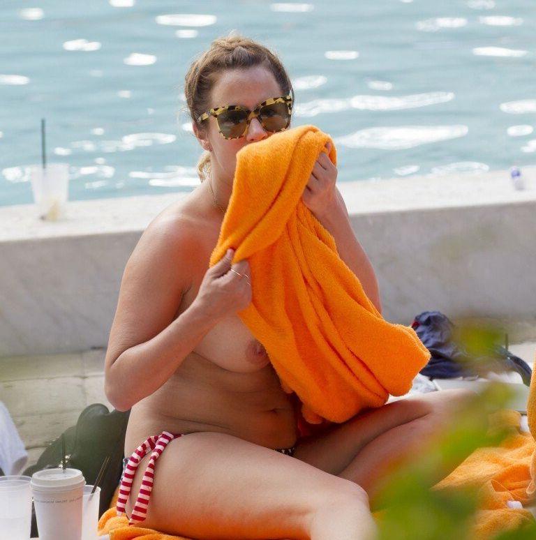 25P Caroline Flack nude