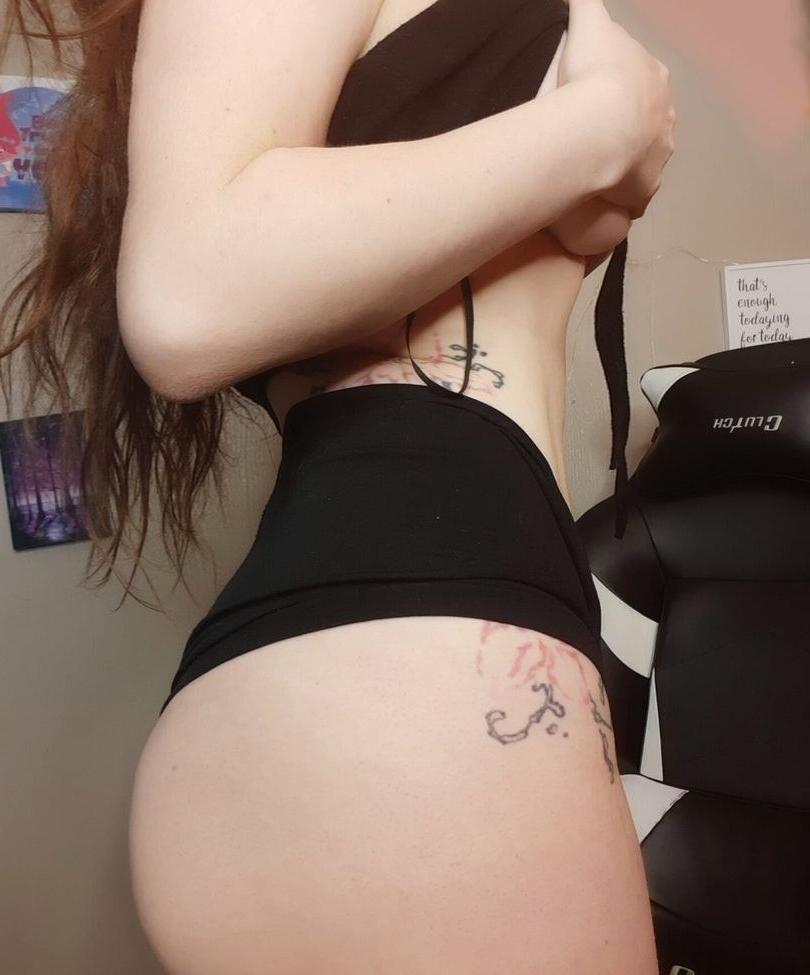 25P Junie Dyana nude
