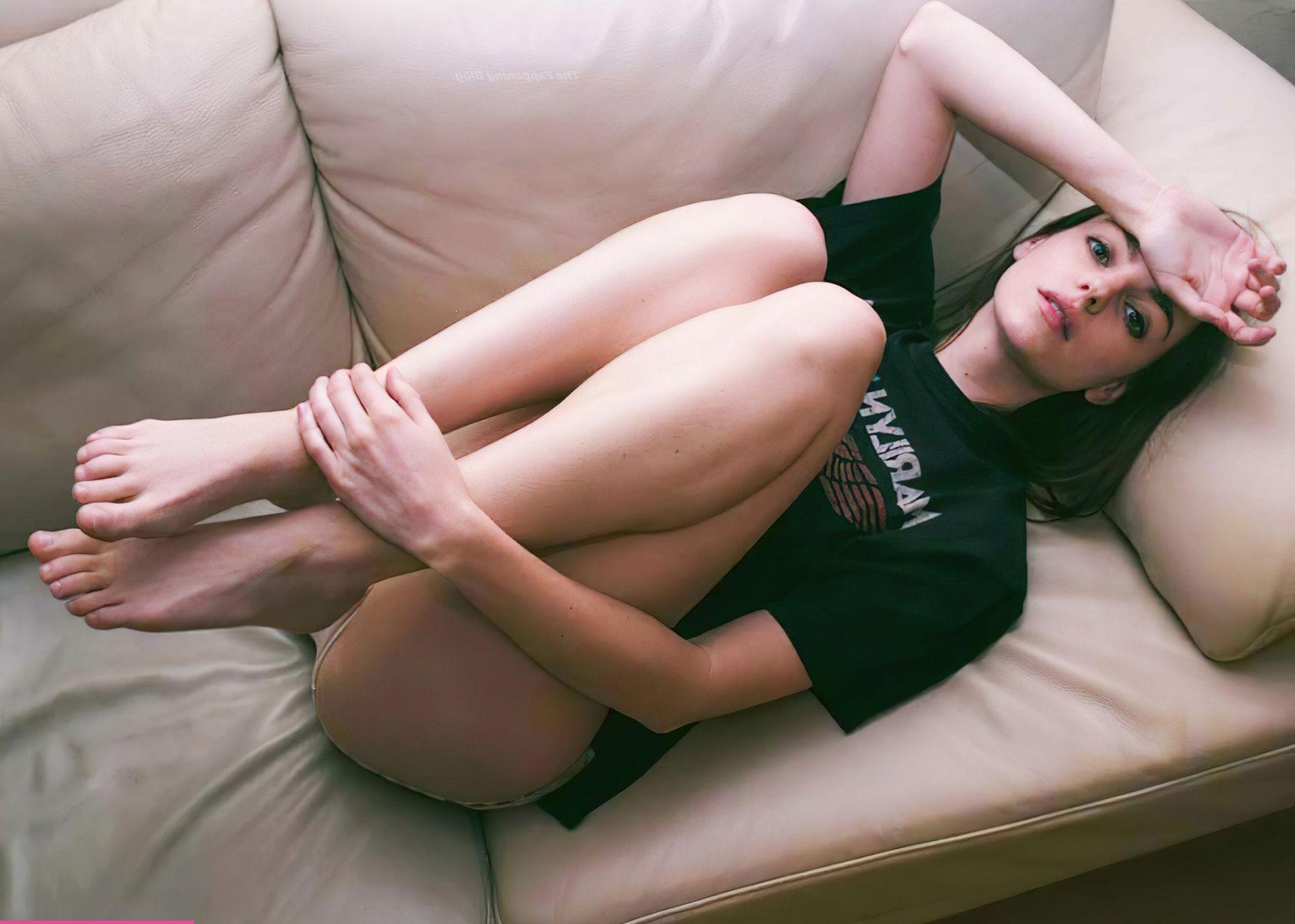 19P Michelle Mylett nude