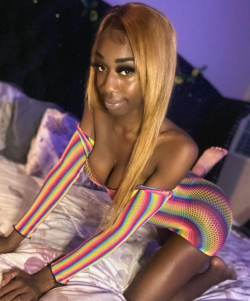 25P Pineapplepuci nude
