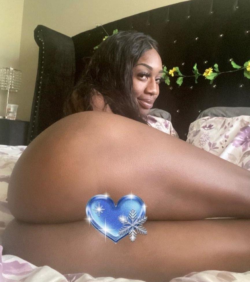 25P Pineapplepuci nude