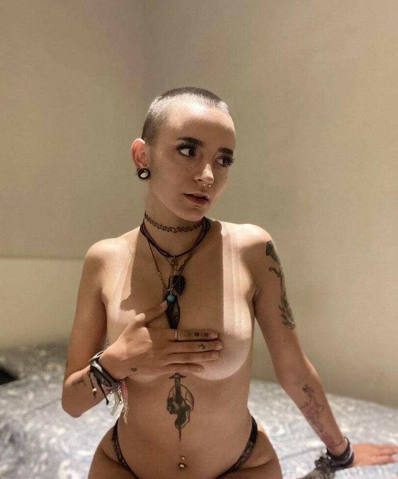 25P Covergore.666 nude