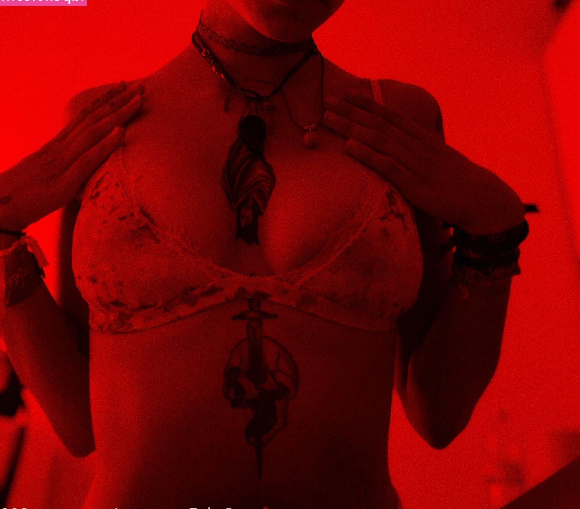25P Covergore.666 nude