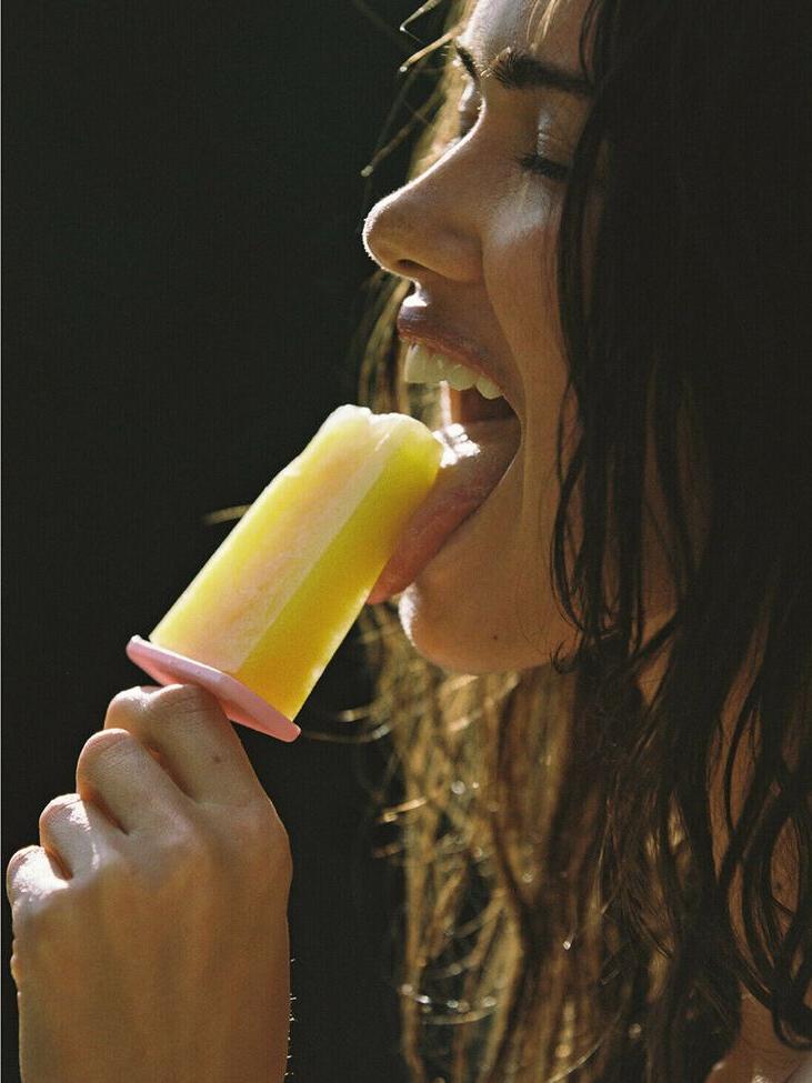 13P Sofía Reynal nude