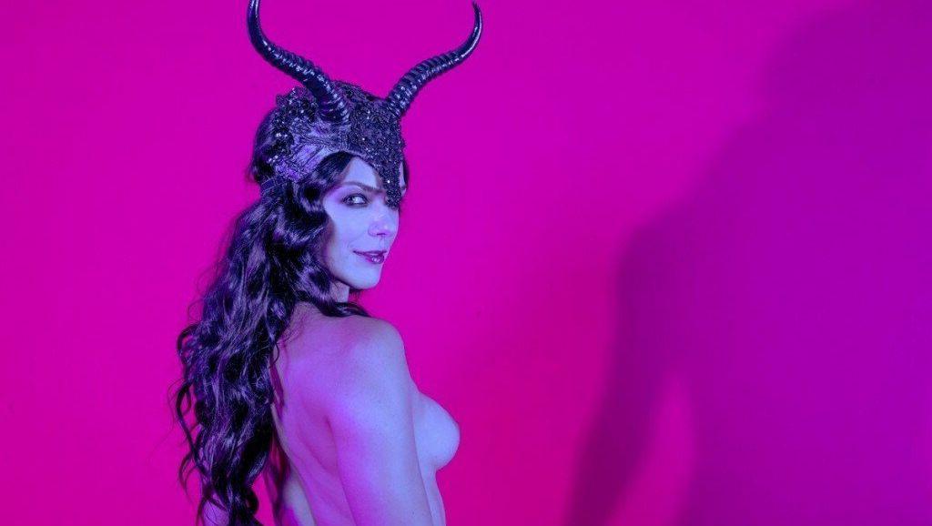 14P Adrianne Marie Curry nude