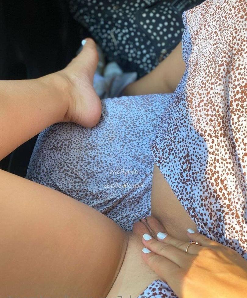 12P Karol Rosado nude