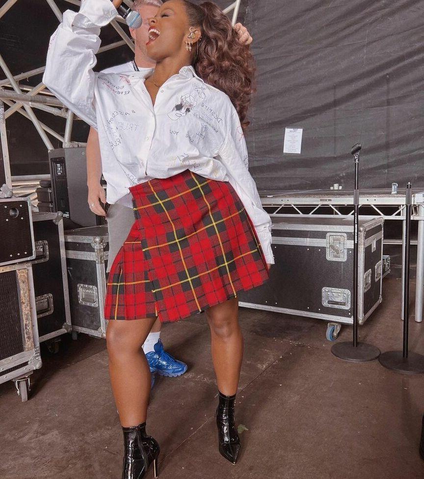 25P Fleur East nude