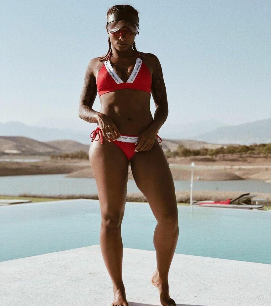 25P Fleur East nude