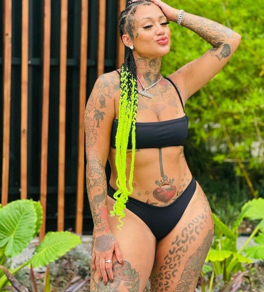 25P Donna Lombardi nude