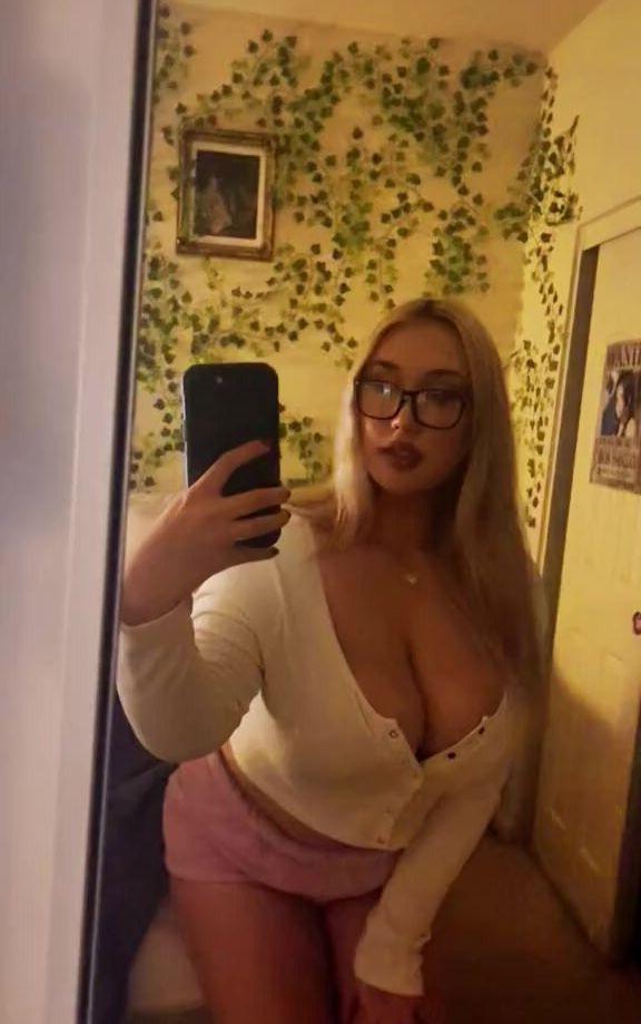 5P Wiz Chloifa nude