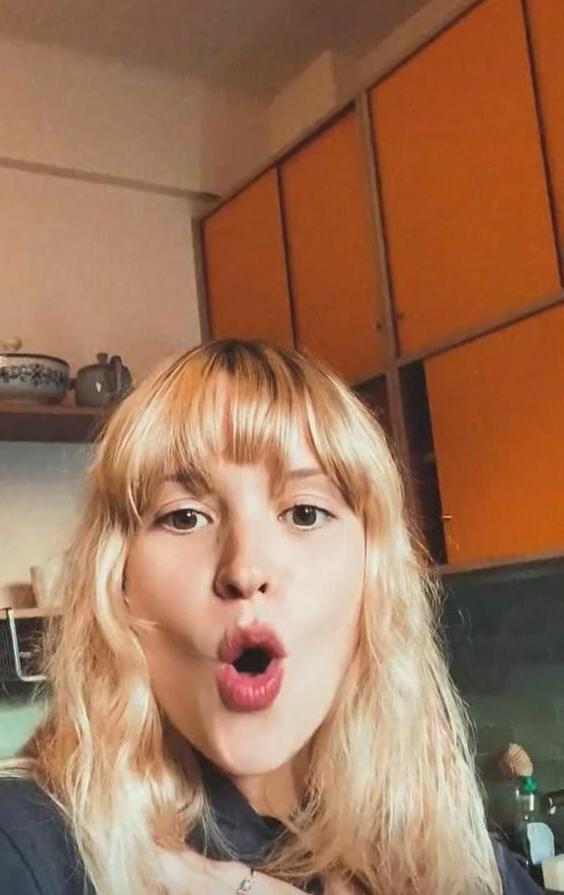 18P Angèle Van Laeken nude