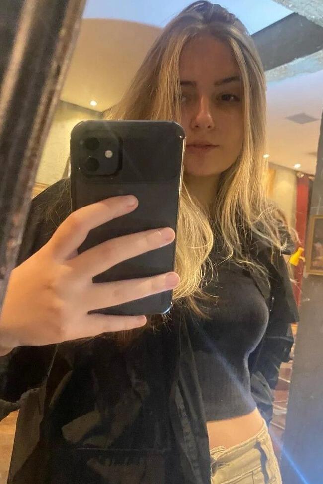 18P Camila Moroz nude