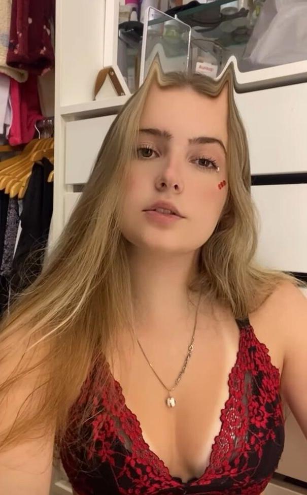 18P Camila Moroz nude