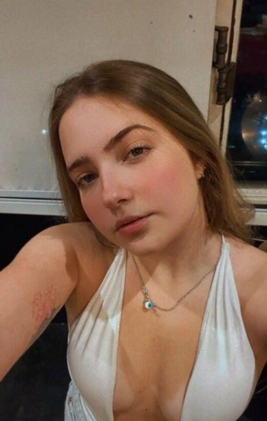 18P Camila Moroz nude