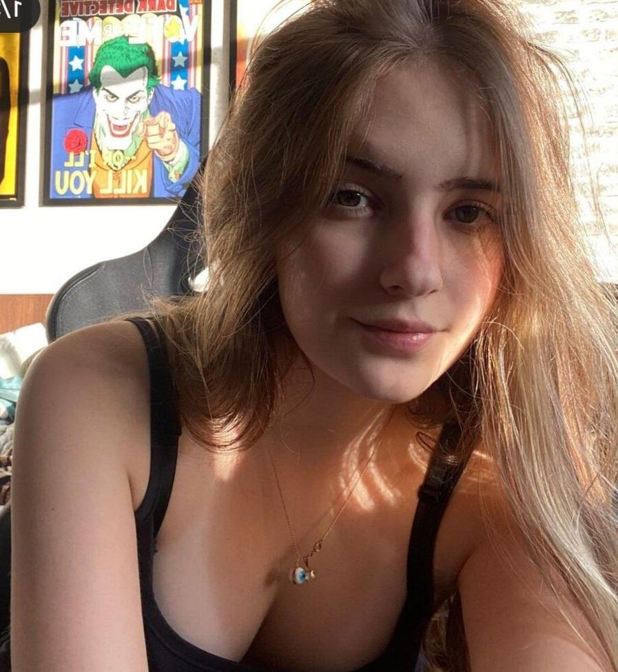 18P Camila Moroz nude
