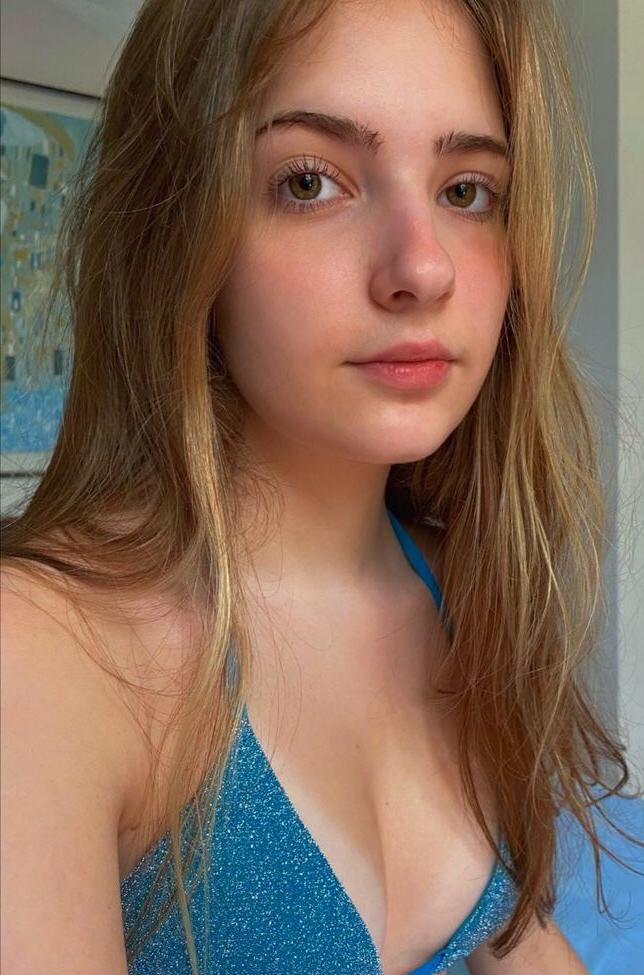 18P Camila Moroz nude