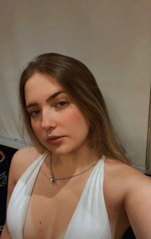 18P Camila Moroz nude