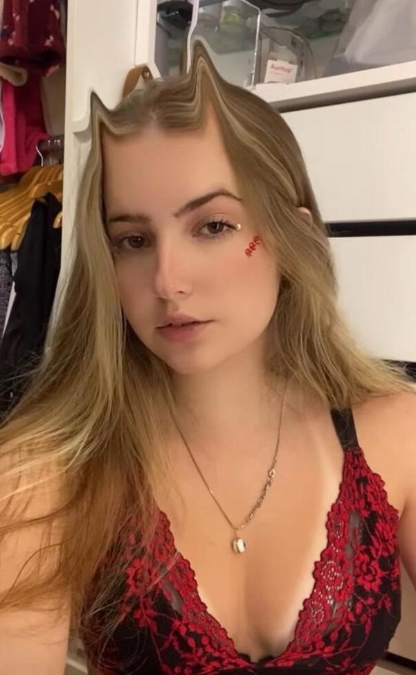 18P Camila Moroz nude