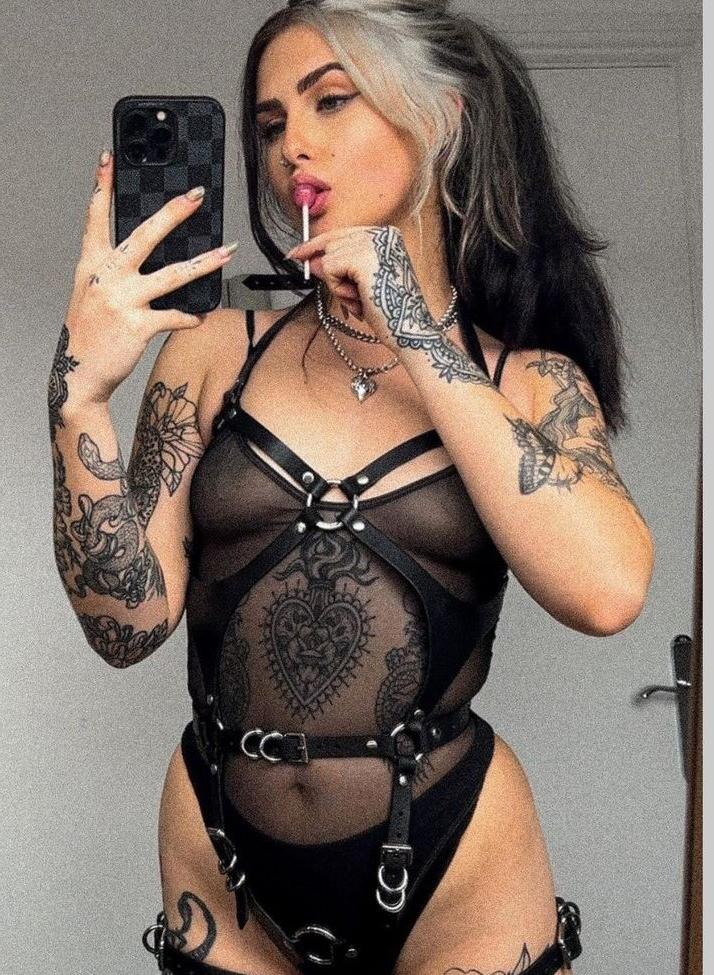 12P Izzysiim nude