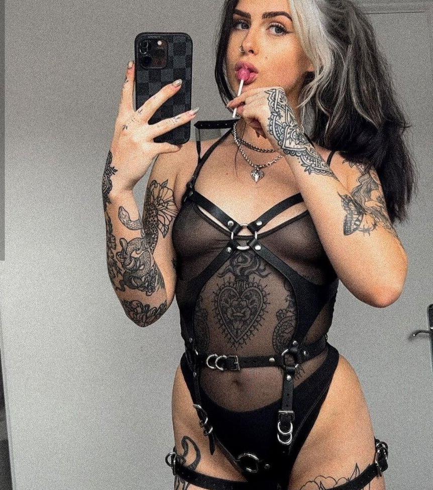 12P Izzysiim nude