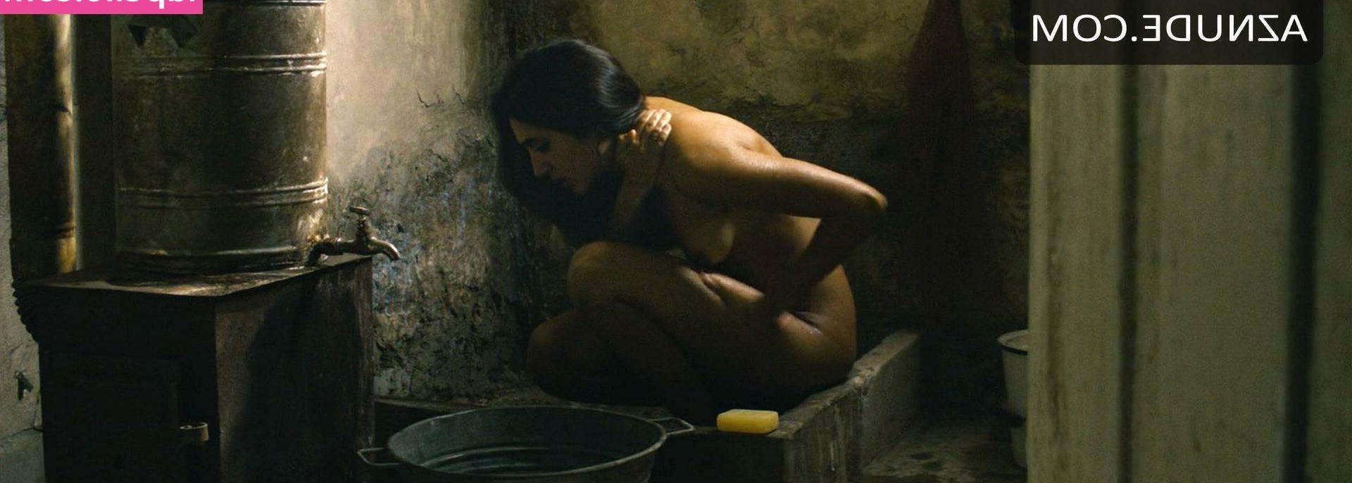 12P Golshifteh Farahani nude