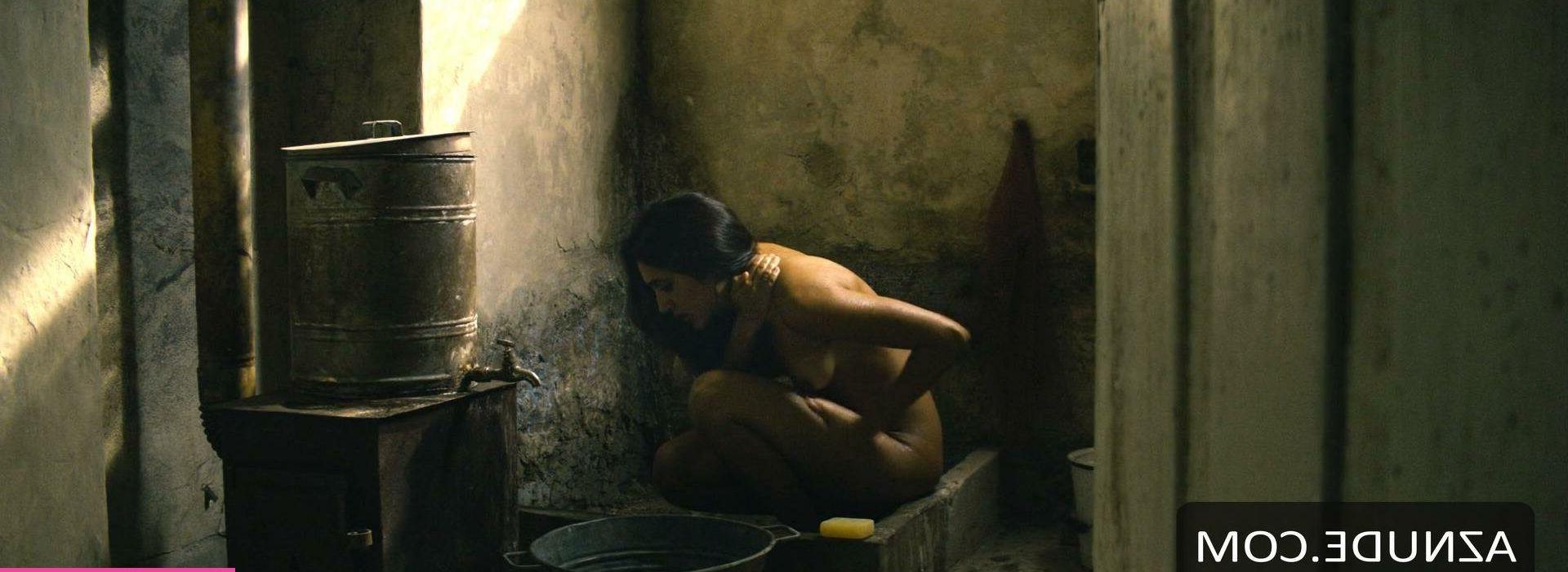 12P Golshifteh Farahani nude
