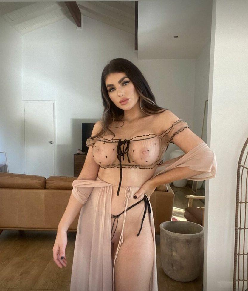 25P Nicole Thorne nude