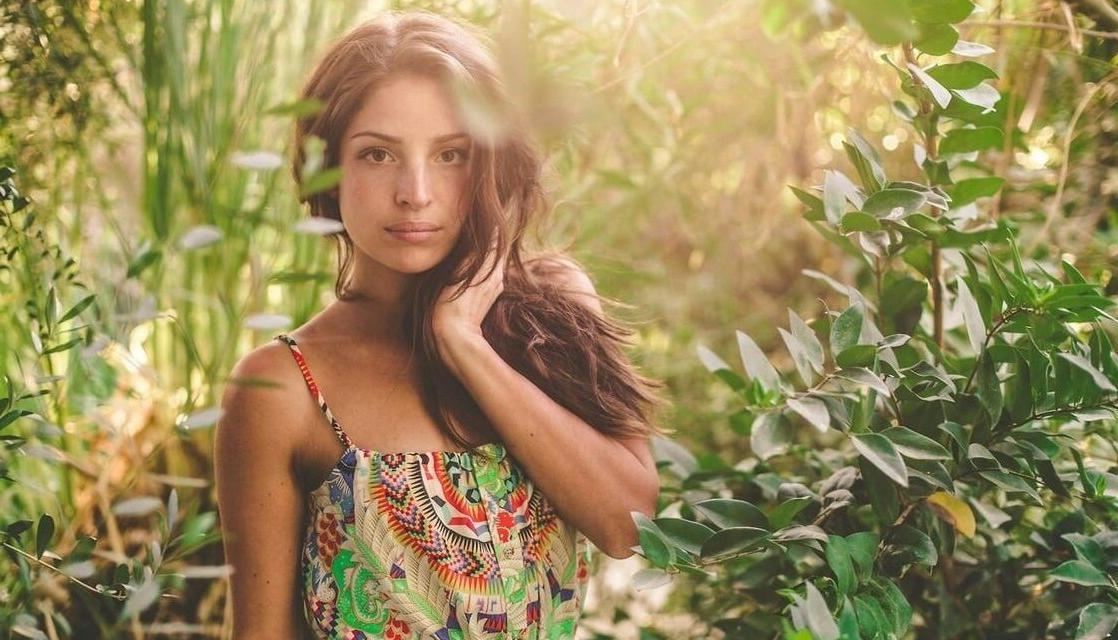 25P Anna Hopkins nude
