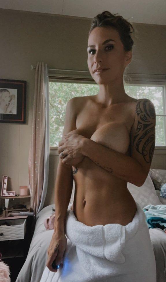 25P Lyssa Chapman nude