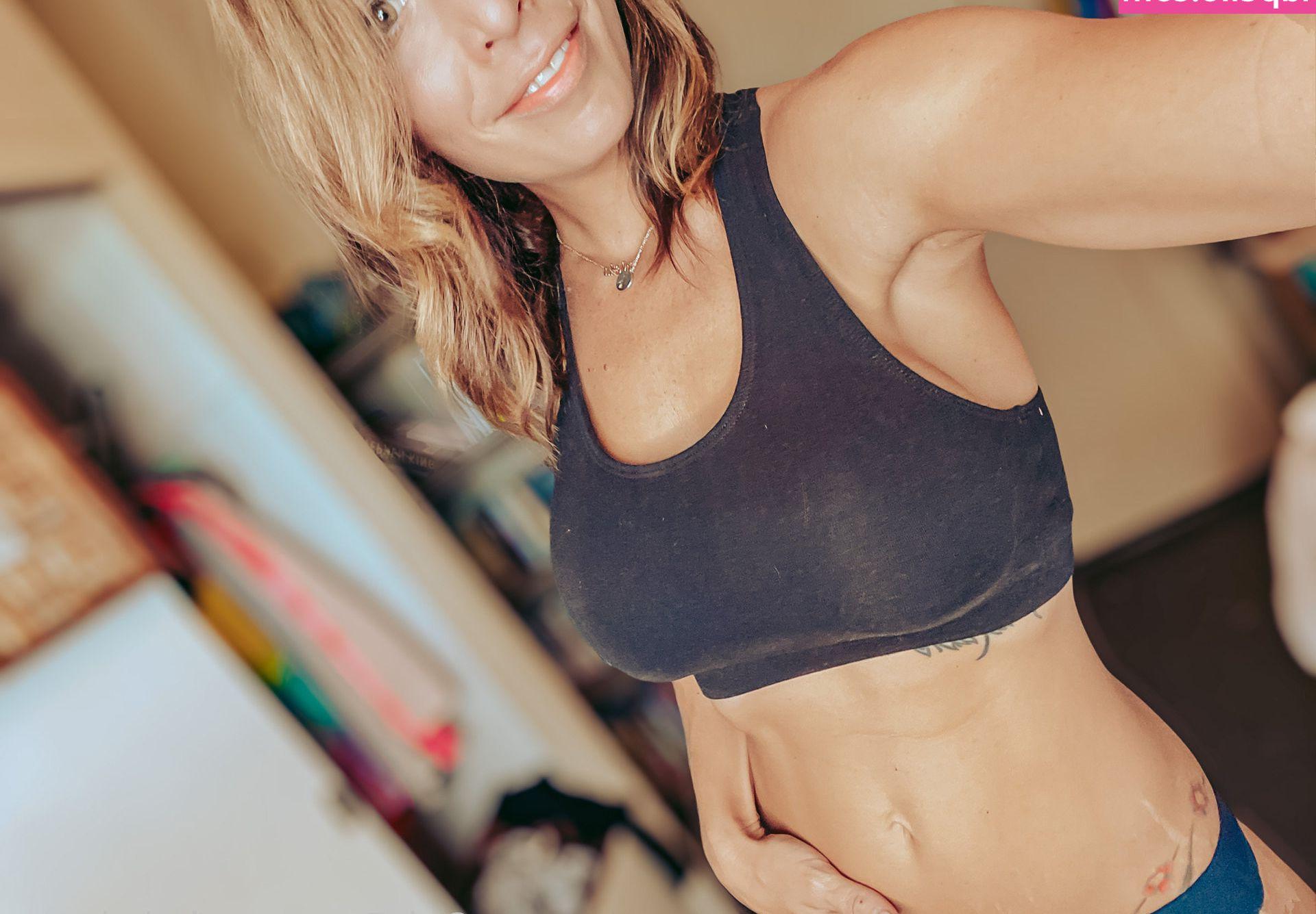 25P Lyssa Chapman nude