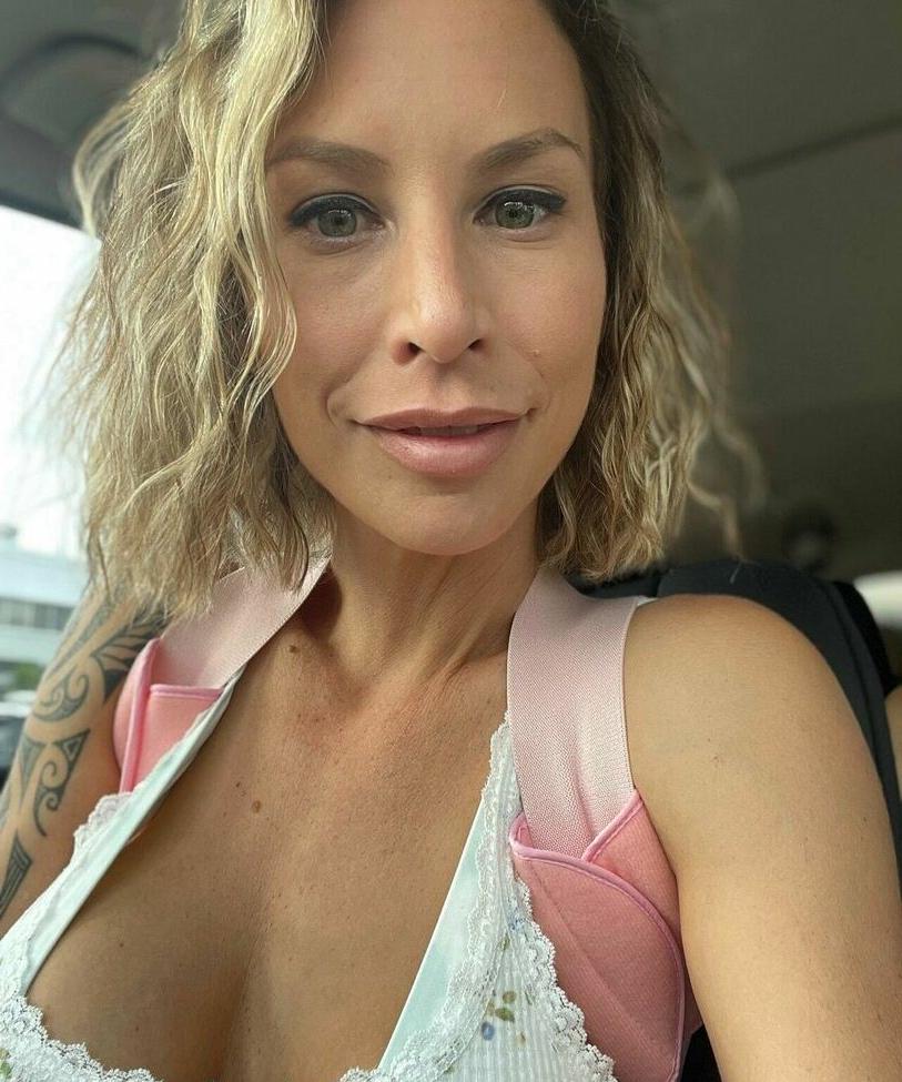 25P Lyssa Chapman nude